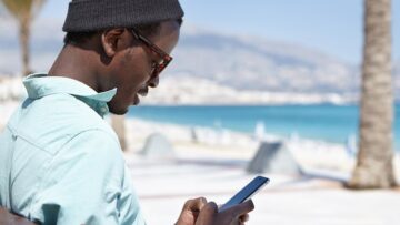 Туристка упала из кабинки канатной дороги в Китае