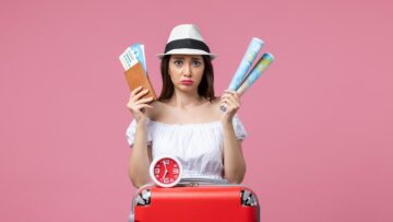 Поезд Рязань – Москва остановился в снегу, пассажиров высадили на обочине