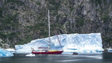 В Красноярске произведена экстренная посадка рейса авиакомпании «Азимут»