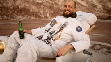 В минском дельфинарии во время представления дельфин выпрыгнул в зал, где находились зрители.