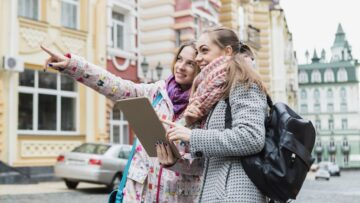 На курорте «Роза Хутор» человек погиб, упав из окна гостиницы.