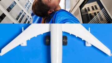 В Таиланде сильный шторм унес в море багаж пассажиров парома