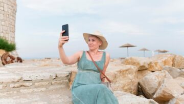 Во французской деревне ввели запрет на использование смартфонов в общественных местах.