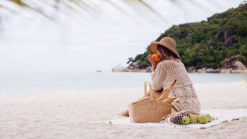 Россияне, живущие в Венесуэле, поделились опытом о дефиците продовольствия, топлива и длительных очередях.