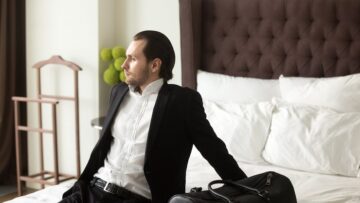 Около 50 туристов обвинили серф-школу в срыве новогодних туров