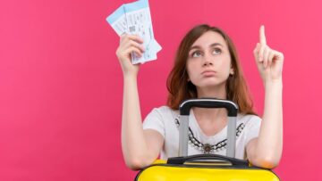 В тайском городе появились стаи обезьян