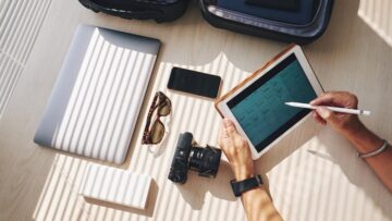 Пассажирский теплоход застрял на Ладожском озере