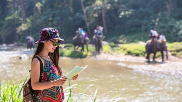 На Бали рассматривают запрет на катание туристов на слонах