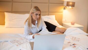 Туристов на курорты перевозят на Boeing 777 от Red Wings