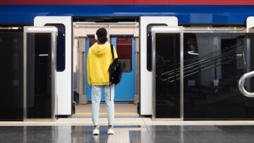 «Ижавиа» снизила цены на детские авиабилеты на 50%