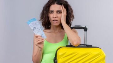 Пассажиры недовольны разделением семей при посадке на рейс