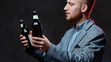 Пассажиры недовольны разделением семей при посадке на рейс