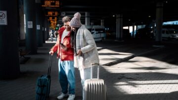 В аэропорту Краснодара приостановили работу из-за сильного снегопада