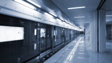 В Турции ураган разрушил минарет мечети и повредил крыши домов