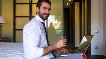 Сильный тайфун «Калмаэги» нарушил работу аэропорта Пхукета.