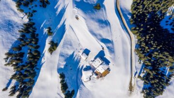 В Сочи погиб человек, став жертвой сильного ветра