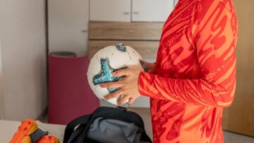 На рейс в Египет не допустили туристку с младенцем