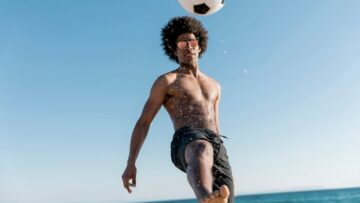 Японию настигло мощное землетрясение, сопровождавшееся цунами.