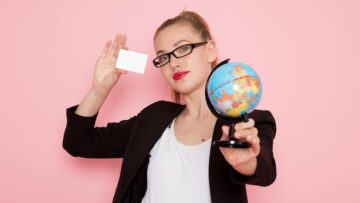 Очередь на границе: на Нарвском погранпереходе скопилось много людей