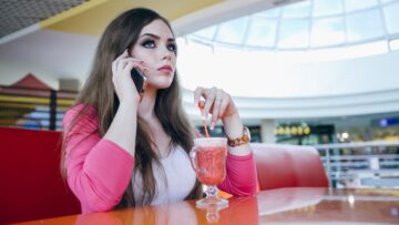 Туристке грозно пришлось на сафари в Замбии